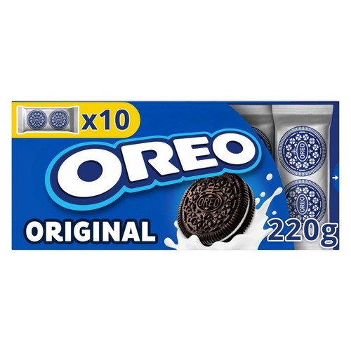 Opakowanie zbiorcze ciastek Oreo Original. Na pudełku grafika ciastka z kremem i mlekiem. W zestawie 10 paczek, 220g.