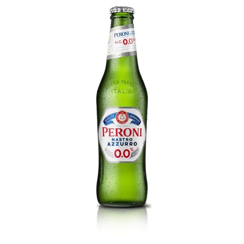 Zielona szklana butelka piwa bezalkoholowego Peroni Nastro Azzurro 0.0%, pokryta drobnymi kroplami wody. Na białej etykiecie widnieje czerwony napis "Peroni Nastro Azzurro" oraz "0.0%". Butelka ma srebrną zakrętkę.