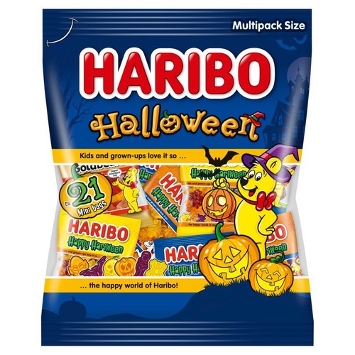 Opakowanie Haribo Halloween w kolorze niebieskim, zawierające 21 mini torebek. Widoczny miś Haribo w stroju czarownicy, dynie, nietoperze i hasło "szczęśliwy świat Haribo". Idealne na Halloween.