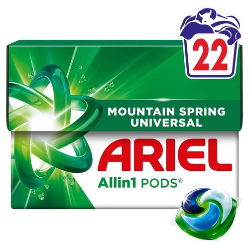 Zielone opakowanie Ariel Allin1 PODS, 22 kapsułki do prania o zapachu Górskiej Świeżości Uniwersalny. Widoczna jedna kapsułka.