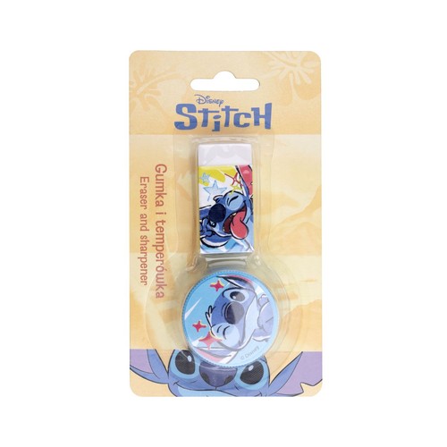 Zestaw szkolny Disney Stitch w przezroczystym blistrze. Zawiera białą gumkę z grafiką uśmiechniętego Stitcha z językiem i gwiazdkami oraz okrągłą, niebieską temperówkę z jego twarzą. Opakowanie z motywem Stitcha.