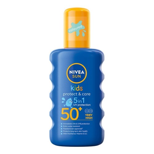 Niebieska butelka sprayu NIVEA SUN Kids SPF 50+ 200 ml. Ma karbowane boki i pomarańczową nakrętkę. Jest to produkt Nivea.