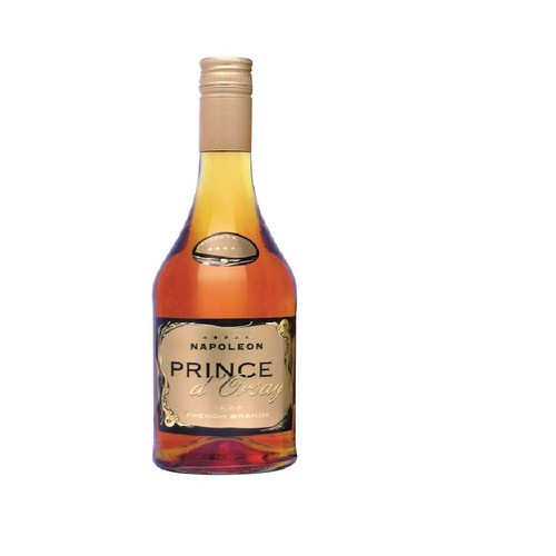 Pionowa butelka brandy Prince d'Orsay Napoleon V.S.O.P. z przezroczystego szkła. Na złotej etykiecie widnieje nazwa "Prince d'Orsay" oraz "French Brandy". Butelka jest zamknięta złotą, prążkowaną zakrętką.