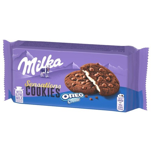 Fioletowe opakowanie ciastek Milka Sensations Oreo Creme z grafiką dwóch ciastek z kremowym nadzieniem. Waga 156g.