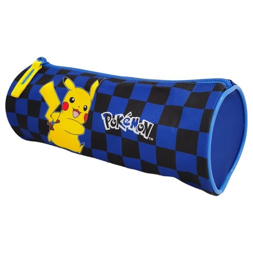 Cylindryczny piórnik Pokémon z motywem Pikachu na niebiesko-czarnej szachownicy.