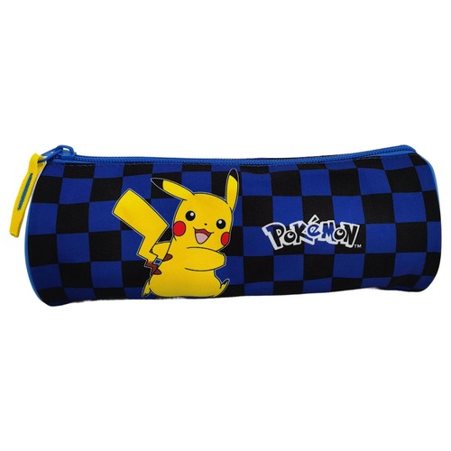 Niebiesko-czarny piórnik w szachownicę z uśmiechniętym Pikachu i napisem Pokémon. Zamek jest niebieski.