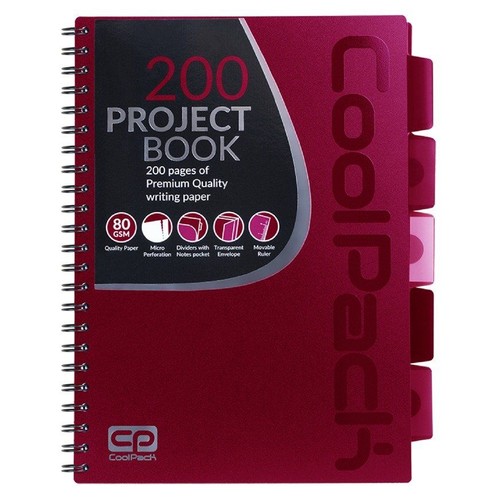 Czerwony zeszyt projektowy CoolPack z metalową spiralą. Zawiera 200 stron wysokiej jakości papieru 80 GSM, mikroperforację, przekładki z kieszenią na notatki, przezroczystą kopertę i ruchomą linijkę. Idealny do organizacji projektów.