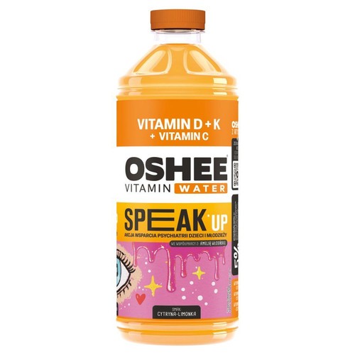 Pomarańczowa butelka OSHEE Vitamin Water, 500 ml. Smak cytrynowo-limonkowy, z witaminami D+K i C. Etykieta wspiera psychiatrię dzieci.