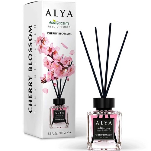 Dyfuzor zapachowy ALYA Cherry Blossom 100 ml z patyczkami, obok białe opakowanie z grafiką kwiatów wiśni.