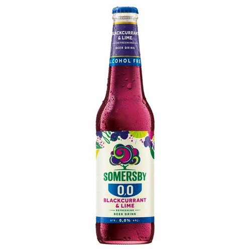 Produkt Somersby 0.0 Blackcurrant & Lime, bezalkoholowy napój piwny. Butelka z przezroczystego szkła, pokryta rosą, z etykietą przedstawiającą czarne porzeczki i limonki. Napis "Alcohol Free" jest wyraźnie widoczny.