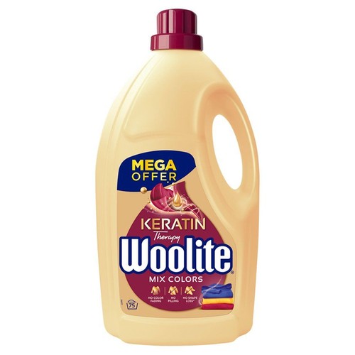 Woolite Keratin Therapy Mix Colors, płyn do prania w dużej beżowej butelce. Etykieta informuje o 75 praniach i Mega Ofercie.