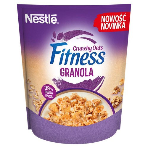 Nestle Fitness Crunchy Oats Granola w fioletowo-beżowej torebce. Na opakowaniu grafika miski z granolą i 39% owsa.