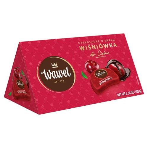 Opakowanie czekoladek Wawel Wiśniówka, 180 g. Czerwone pudełko z powtarzającym się wzorem korony "W". Na froncie duży napis "Wawel" i grafika wiśni oraz czekoladki z napisem "Wiśniówka".