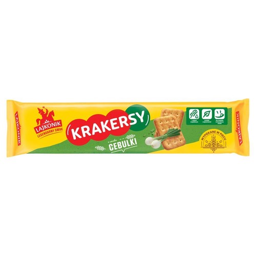 Opakowanie krakersów Lajkonik z napisem "Krakersy o smaku Cebulki". Widoczne grafiki krakersów i cebuli.