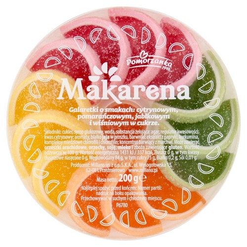 Okrągłe, przezroczyste opakowanie galaretek Makarena marki Pomorzanka, 200g. W środku ułożone są kolorowe plasterki galaretek: czerwone wiśniowe, żółte cytrynowe, pomarańczowe i zielone jabłkowe, wszystkie posypane cukrem.