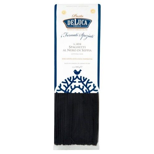 Makaron spaghetti De Luca Virgilio, czarny, z atramentem kałamarnicy. Waga 500g. Opakowanie z motywem ptaka.