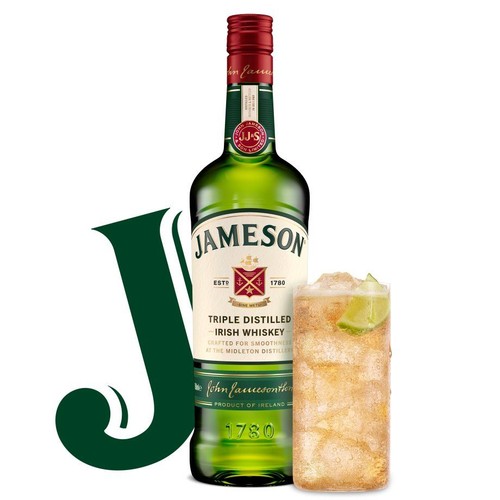 Produkt Jameson: zielona butelka potrójnie destylowanej irlandzkiej whiskey. Na etykiecie napis "Estd 1780" i "Product of Ireland". Obok szklanka z koktajlem, lodem i klinem limonki. W tle duża, zielona litera J.