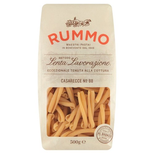 Opakowanie makaronu Casarecce nr 88 marki Rummo, 500g. Przez przezroczyste okienko widać jasny makaron w kształcie zwiniętych rurek. Na opakowaniu logo Rummo i informacja o metodzie powolnego przetwarzania.