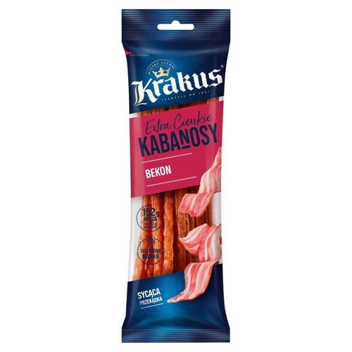 Produkt Krakus Extra Cienkie Kabanosy Bekon w szczelnym opakowaniu. Na etykiecie widnieje nazwa, informacja o smaku bekonu, delikatnej miękkości i sycącej przekąsce. Widoczne są kabanosy i grafika bekonu.
