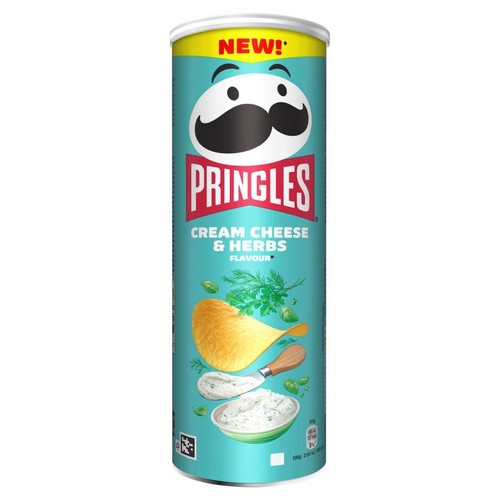 Turkusowa puszka chipsów Pringles, smak śmietankowy serek i zioła. Widoczna grafika chipsa, miski z serkiem i ziół. 185g.