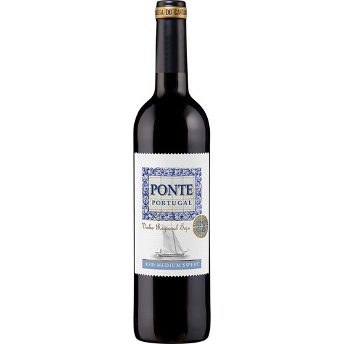 Wino czerwone półsłodkie Ponte Portugal, pochodzące z regionu Tejo. Butelka ma elegancką, białą etykietę z niebieskimi zdobieniami, przypominającymi portugalskie płytki. Na etykiecie widnieje nazwa "PONTE" oraz ilustracja żaglówki.