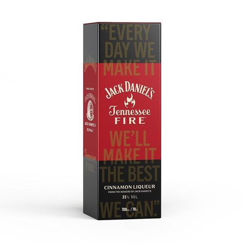 Kartonowe opakowanie likieru cynamonowego Jack Daniel's Tennessee Fire o pojemności 700 ml i zawartości alkoholu 35% obj. Design pudełka jest czarno-czerwony, z wyraźnym brandingiem Jack Daniel's i informacją "Wykonane z Jack Daniel's Old No. 7".