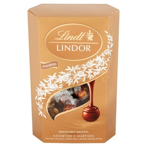 Praliny Lindor  mix smaków w białej, gorzkiej i mlecznej czekoladzie Lindt 337 g