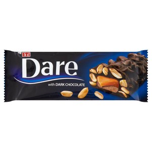 Baton z orzeszkami ziemnymi i karmelem  pokryty czekoladą deserową Dare 45 g
