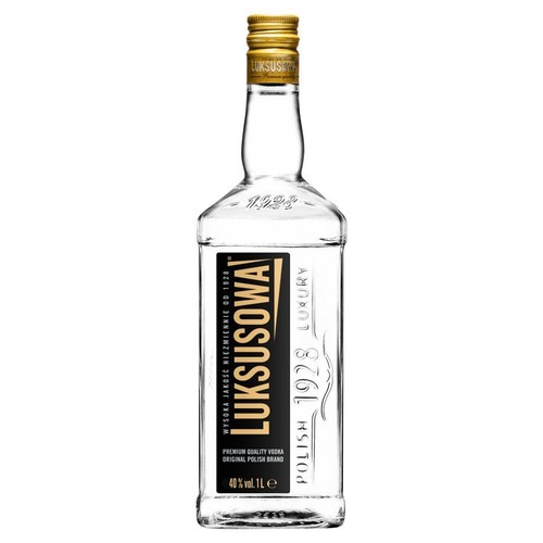 Szklana butelka wódki Luksusowa z charakterystyczną czarno-złotą etykietą. Produkt zawiera 40% alkoholu i ma pojemność 1 litra. Na etykiecie widnieje napis "Polish 1928 Luxury" oraz "Wysoka jakość niezmiennie od 1928".
