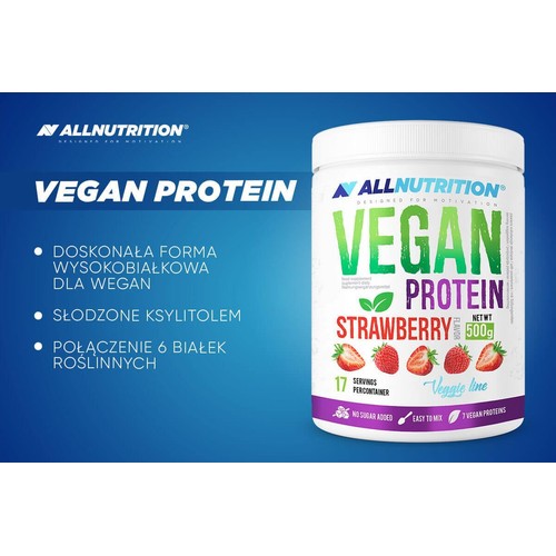 Białe opakowanie ALLNUTRITION Vegan Protein o smaku truskawkowym, 500g. Produkt wysokobiałkowy dla wegan, słodzony ksylitolem, zawierający 7 białek roślinnych. Na etykiecie widoczne truskawki i informacja o 17 porcjach.