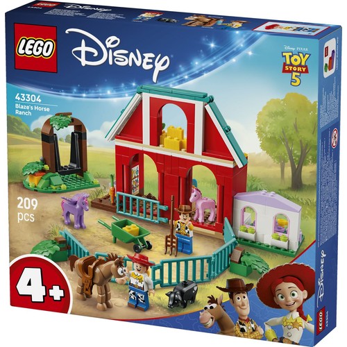 Zestaw konstrukcyjny LEGO 43304 Ranczo Konia Blaze'a z serii Disney Toy Story 5. Zawiera 209 klocków do zbudowania czerwonej stajni, białego schronienia, łuku, ogrodzenia oraz figurek Woody'ego, Jessie i zwierząt.