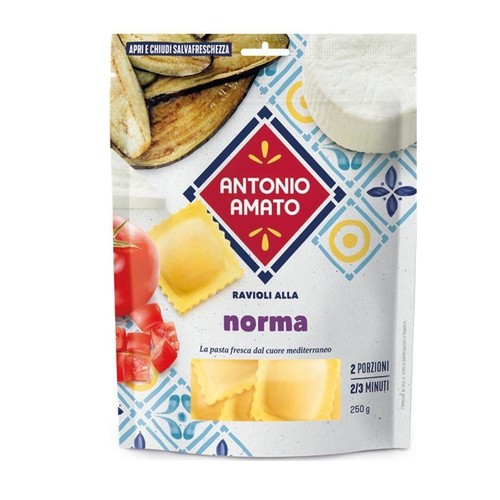 Białe opakowanie ravioli alla Norma Antonio Amato 250g. Na nim grafiki składników: bakłażan, pomidory, ser ricotta.