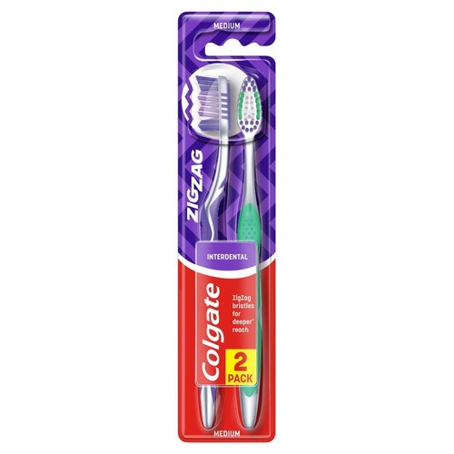 Dwie szczoteczki Colgate Zigzag Interdental w blistrze. Średnia twardość włosia. Opakowanie fioletowo-czerwone.