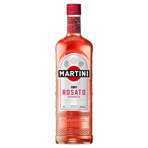 Butelka wermutu Martini Rosato, 1 litr, 15% obj. alkoholu. Posiada czerwoną zakrętkę i białą etykietę z czarnym napisem "Martini" oraz czerwonym "Rosato Vermouth". Na etykiecie widnieje również informacja "Od 1863 Aperitif".