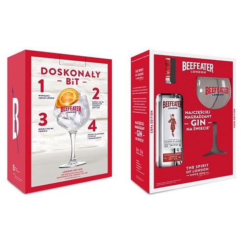 Zestaw upominkowy Beefeater London Dry Gin w czerwonym opakowaniu. W środku butelka ginu i kieliszek Copa. Pudełko reklamuje gin jako "najczęściej nagradzany gin na świecie" i "ducha Londynu od 1820 roku".