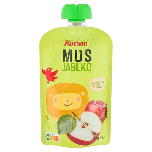 Opakowanie musu jabłkowego Auchan 100 g. Zielona saszetka z zieloną nakrętką. Na etykiecie widnieją rysunki: uśmiechnięty lew, czerwony ptak, całe jabłko i połówka jabłka z liściem. Informacja "Bez dodatku cukru".