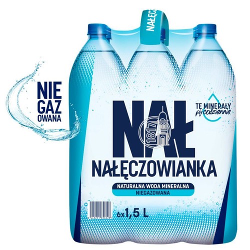 Zgrzewka sześciu przezroczystych butelek naturalnej wody mineralnej Nałęczowianka niegazowanej, każda o pojemności 1,5 litra. Butelki mają niebieskie nakrętki i etykiety z logo marki oraz napisem "Te minerały pij codziennie".
