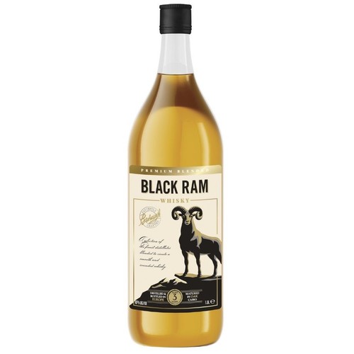 Butelka whisky Black Ram 1L. Na etykiecie czarny baran, napis "Premium Blended Whisky" i informacja o 3 latach dojrzewania.