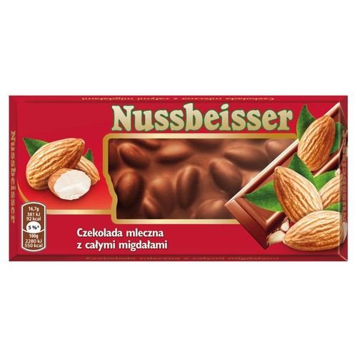 Opakowanie czekolady Nussbeisser o wadze 100g. Jest to czekolada mleczna z całymi migdałami. Na czerwonym tle opakowania widnieje realistyczny obrazek tabliczki czekolady z migdałami oraz rozsypane migdały.