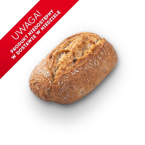 Bułka o podłużnym kształcie, z wyraźną, chrupiącą skórką w kolorze złocistego brązu. Na jej powierzchni widoczne są nieregularne nacięcia i białe ślady mąki. Produkt piekarniczy, gotowy do spożycia.