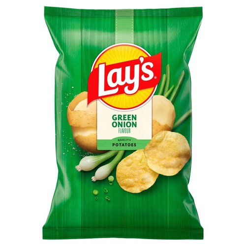 Opakowanie chipsów Lay's z napisem "Green Onion Flavour". Zielona paczka z grafiką ziemniaków i zielonej cebulki.