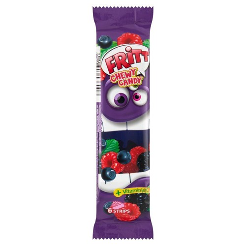 Fioletowe opakowanie cukierków Fritt Chewy Candy z grafiką fioletowej buźki i owoców leśnych. Zawiera 6 pasków, z witaminami E i C.