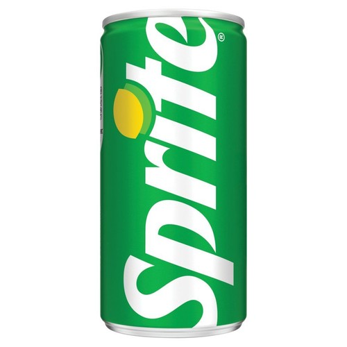 Produkt: puszka napoju Sprite. Puszka jest zielona, z charakterystycznym białym napisem "Sprite" i małą żółtą cytryną obok logo. Jest to standardowa puszka napoju gazowanego.