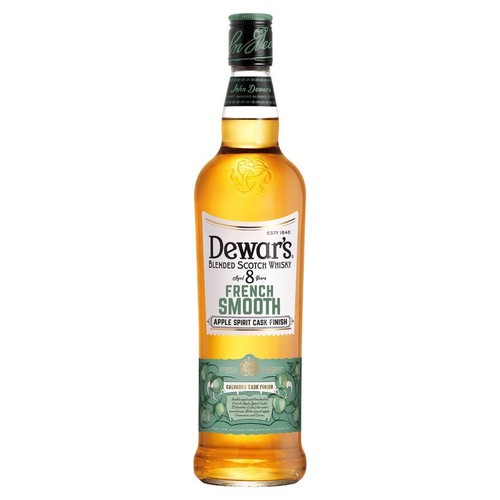 Butelka szkockiej whisky Dewar's Blended Scotch Whisky, leżakowanej 8 lat, z wykończeniem French Smooth Apple Spirit Cask Finish. Na etykiecie widnieje nazwa Dewar's, wiek 8 lat oraz informacja o finiszu w beczkach po destylacie jabłkowym.