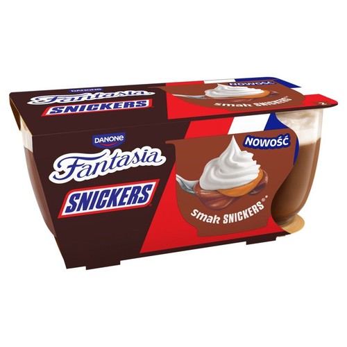 Dwupak deserów Danone Fantasia Snickers. Opakowanie brązowo-czerwone z logo i grafiką łyżki z bitą śmietaną i karmelem. Nowość.