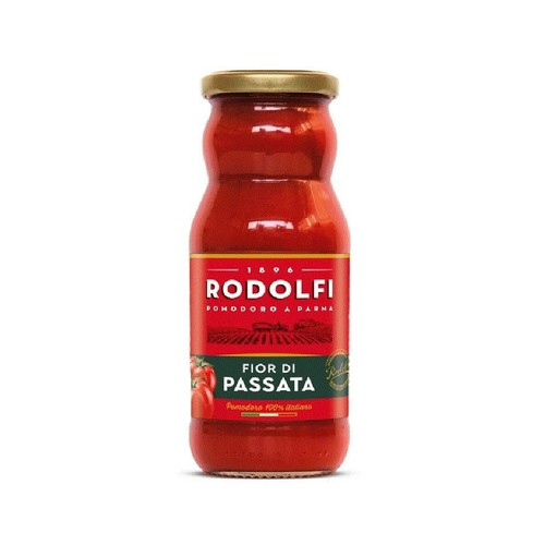 Słoik passaty pomidorowej Rodolfi Fior di Passata, z czerwoną etykietą. Na etykiecie logo Rodolfi, rok 1896, "Pomodoro a Parma" i "Fior di Passata". Widoczny rysunek pomidora i tekst "100% włoskie pomidory".