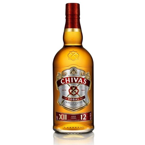 Chivas Regal, 12-letnia szkocka whisky mieszana w butelce. Etykieta z napisem Chivas i liczbą 12.