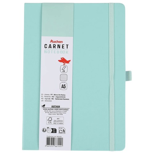 Miętowy notatnik Auchan Carnet w formacie A5, zawierający 96 kartek. Posiada elastyczną gumkę do zamykania oraz pętelkę na długopis. Wykonany z materiałów certyfikowanych FSC Mix, co świadczy o odpowiedzialnym pochodzeniu drewna.