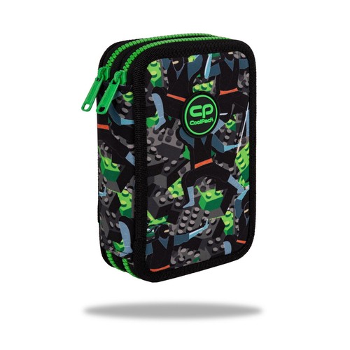 Czarny piórnik CoolPack z motywem ninja i klocków. Posiada dwa zielone suwaki i logo CP CoolPack.