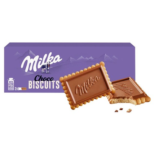 Fioletowe opakowanie Milka Choco Biscuits z krową i dwoma herbatnikami. Jeden cały z logo Milka, drugi przełamany.